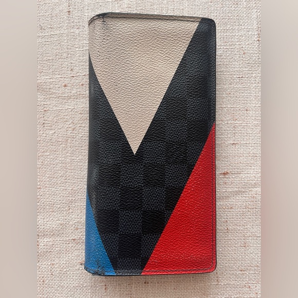 Gorgeous 2017 Louis Vuitton America’s Cup Wallet - Picture 3 of 9